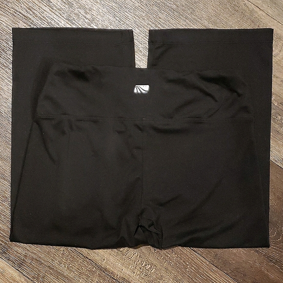 Marika tek crop capris Black Medium - Picture 2 of 7